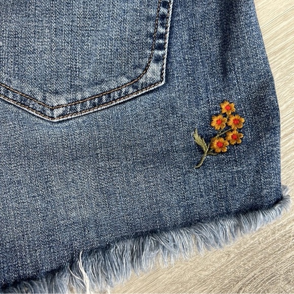 Express 4 floral denim shorts - Picture 6 of 8